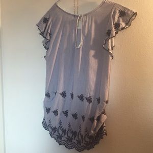 Short sleeve semi-formal blouse with necklace